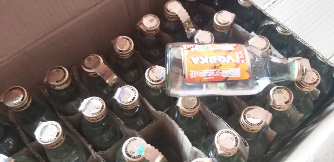 VELLORE TASMAC EMPLOYEES OPEN DUPLICATE TASMAC SHOP POLICE INVESTIGATE 